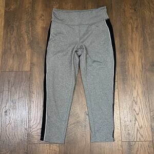 Madden By Steve Madden Capris Gray/Black Leggings